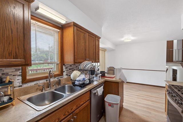 7724 Arlington Avenue N, Brooklyn Park, MN 55443