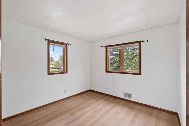 7724 Arlington Avenue N, Brooklyn Park, MN 55443