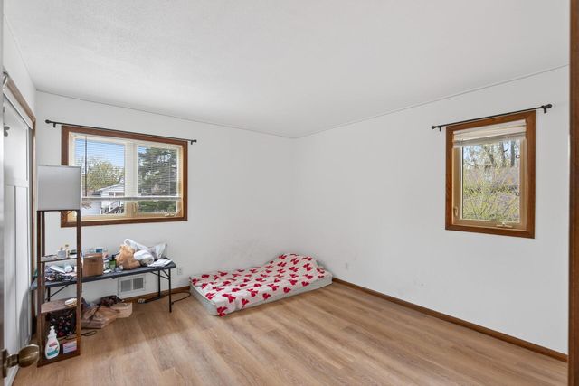 7724 Arlington Avenue N, Brooklyn Park, MN 55443