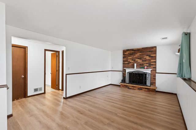 7724 Arlington Avenue N, Brooklyn Park, MN 55443