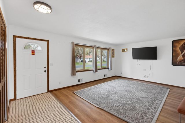 7724 Arlington Avenue N, Brooklyn Park, MN 55443