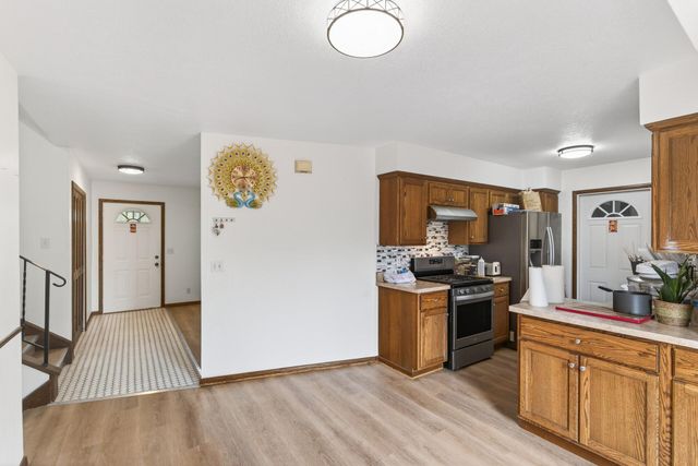 7724 Arlington Avenue N, Brooklyn Park, MN 55443