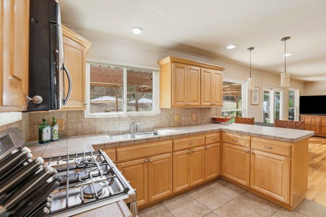 27412 Vista Del Toro Place, Salinas, CA 93908