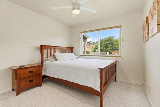 27412 Vista Del Toro Place, Salinas, CA 93908