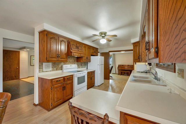 141 CUSTER COURT, Green Bay, WI 54301