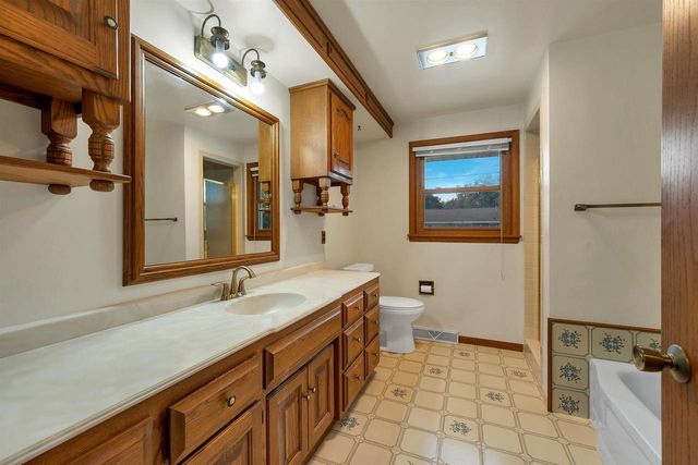 141 CUSTER COURT, Green Bay, WI 54301