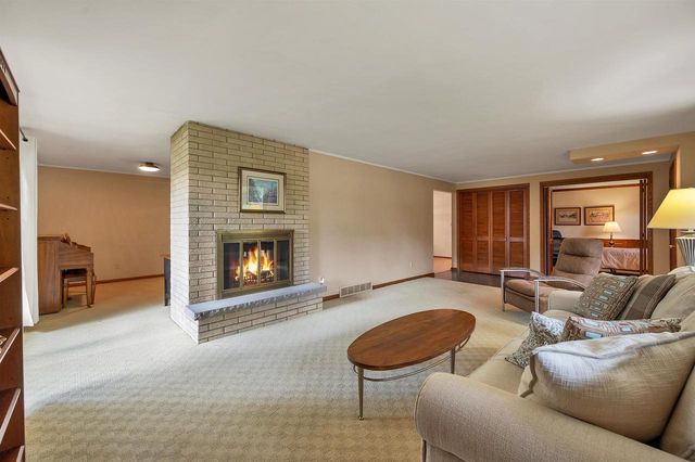 141 CUSTER COURT, Green Bay, WI 54301