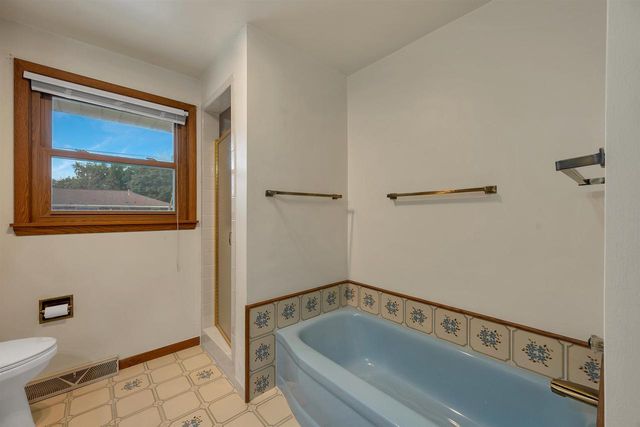 141 CUSTER COURT, Green Bay, WI 54301