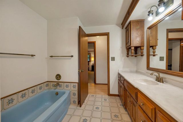 141 CUSTER COURT, Green Bay, WI 54301