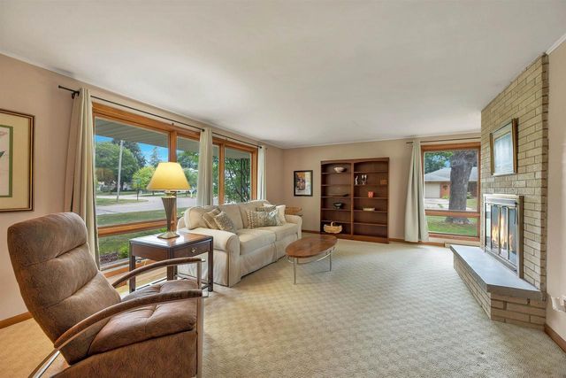 141 CUSTER COURT, Green Bay, WI 54301