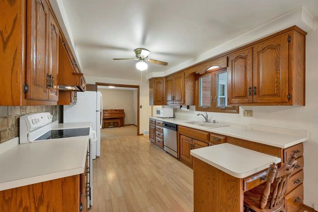 141 CUSTER COURT, Green Bay, WI 54301