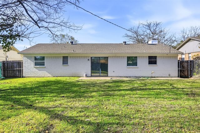 6524 Bernadine Drive, Watauga, TX 76148