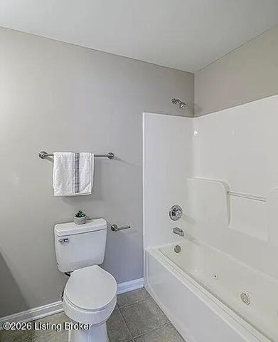 6520 Brook Bend Way 200, Louisville, KY 40229