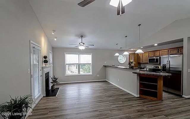 6520 Brook Bend Way 200, Louisville, KY 40229