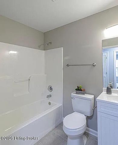 6520 Brook Bend Way 200, Louisville, KY 40229