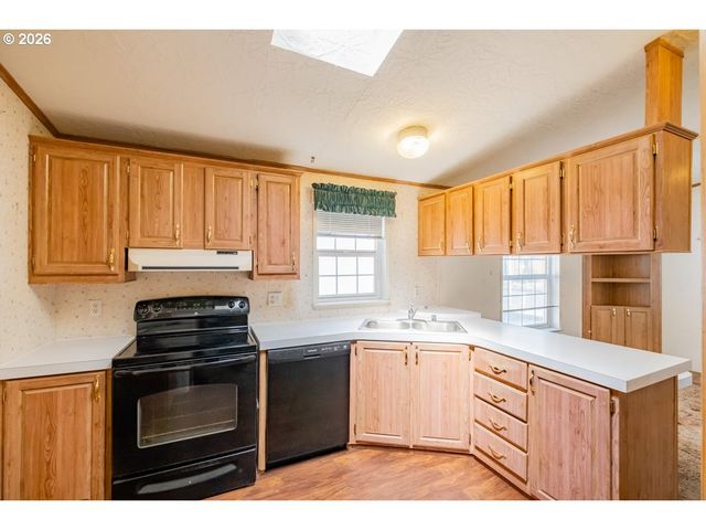 1145 Sw CYPRESS St 107, Mc Minnville, OR 97128