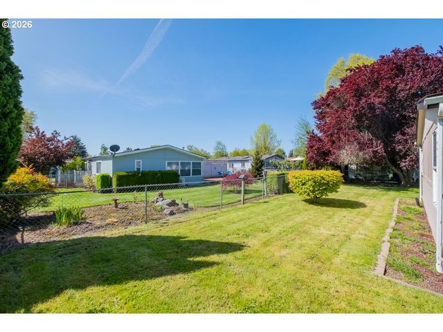 1145 Sw CYPRESS St 107, Mc Minnville, OR 97128