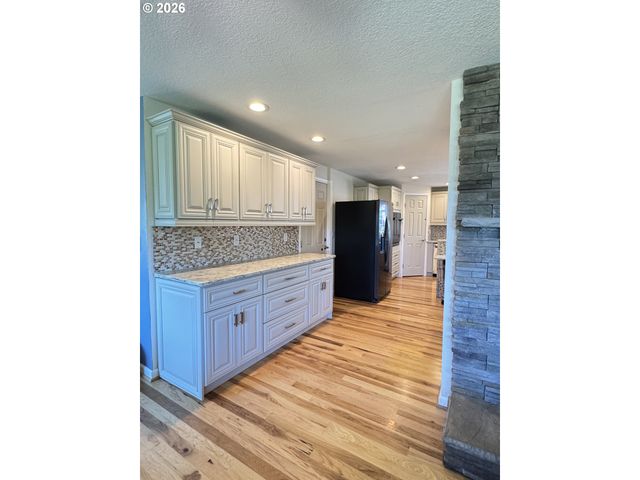 24211 S SCHUEBEL SCHOOL Rd, Beavercreek, OR 97004