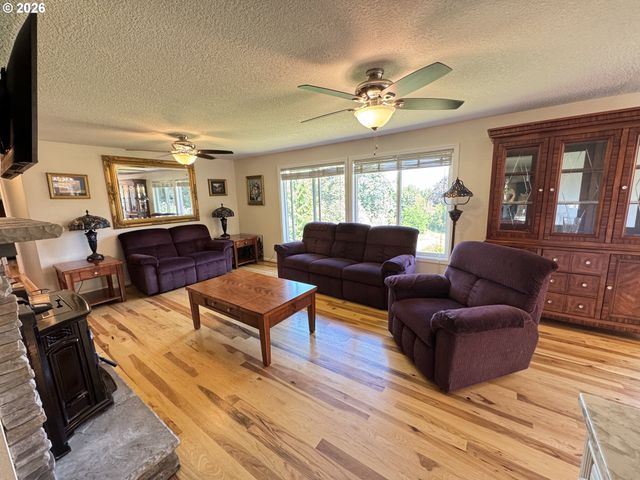 24211 S SCHUEBEL SCHOOL Rd, Beavercreek, OR 97004