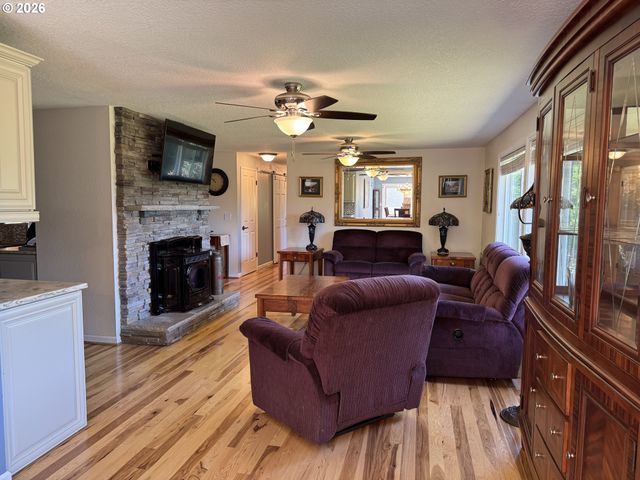 24211 S SCHUEBEL SCHOOL Rd, Beavercreek, OR 97004