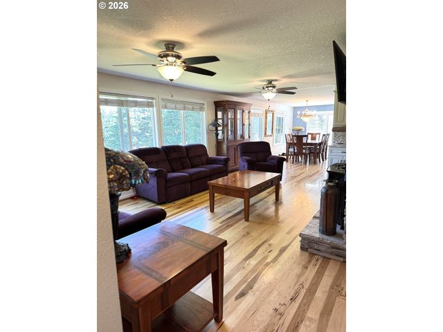 24211 S SCHUEBEL SCHOOL Rd, Beavercreek, OR 97004