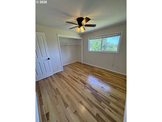 24211 S SCHUEBEL SCHOOL Rd, Beavercreek, OR 97004