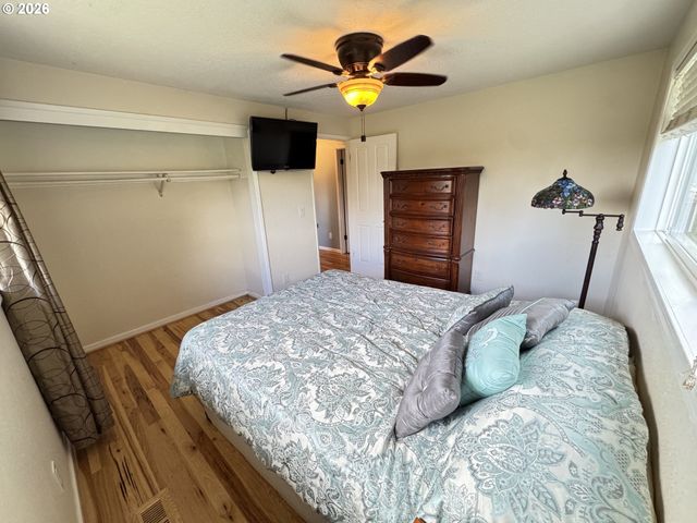 24211 S SCHUEBEL SCHOOL Rd, Beavercreek, OR 97004