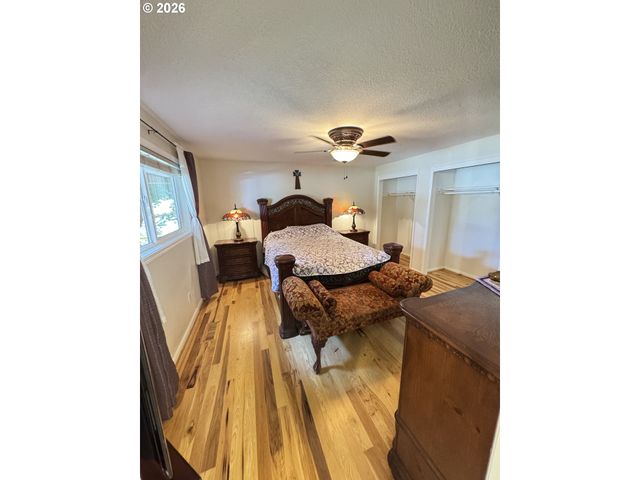 24211 S SCHUEBEL SCHOOL Rd, Beavercreek, OR 97004