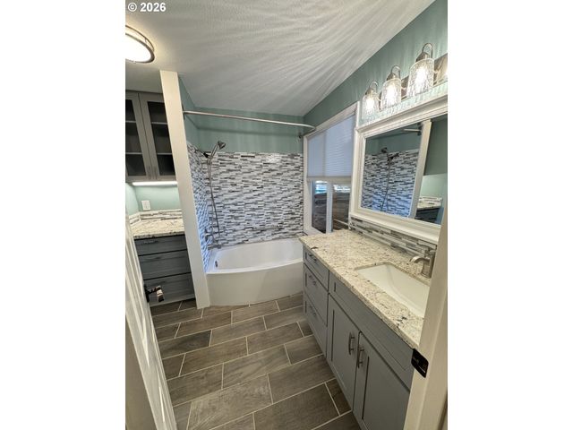 24211 S SCHUEBEL SCHOOL Rd, Beavercreek, OR 97004