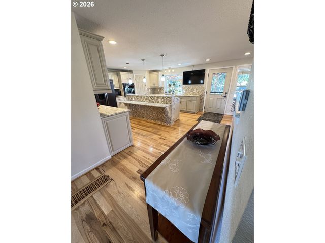 24211 S SCHUEBEL SCHOOL Rd, Beavercreek, OR 97004
