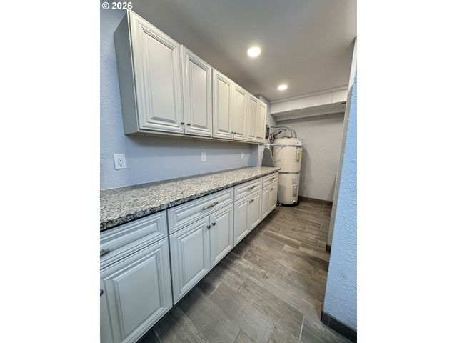 24211 S SCHUEBEL SCHOOL Rd, Beavercreek, OR 97004