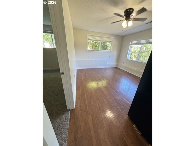 24211 S SCHUEBEL SCHOOL Rd, Beavercreek, OR 97004