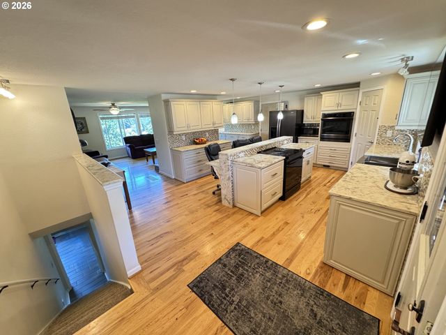 24211 S SCHUEBEL SCHOOL Rd, Beavercreek, OR 97004