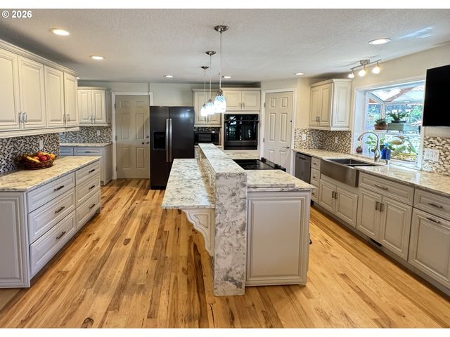 24211 S SCHUEBEL SCHOOL Rd, Beavercreek, OR 97004