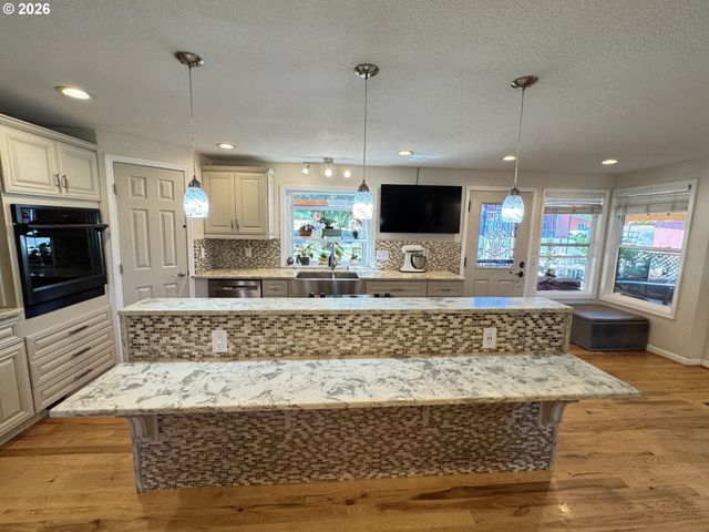 24211 S SCHUEBEL SCHOOL Rd, Beavercreek, OR 97004