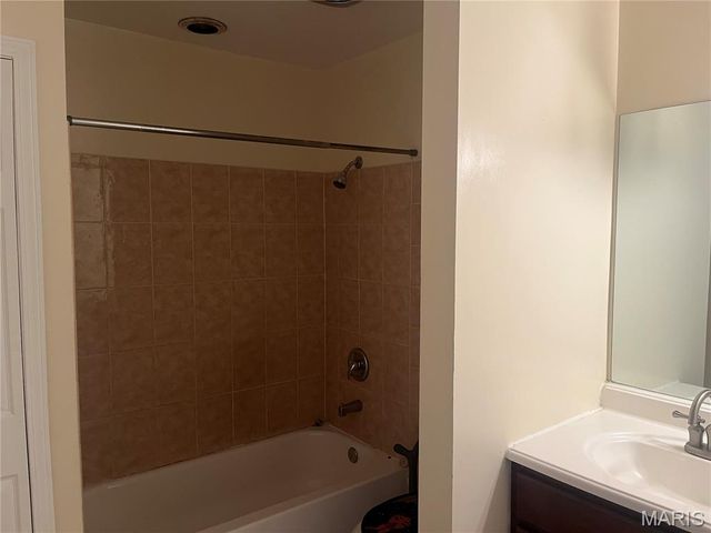 8456 Braddock Drive, University City, MO 63132