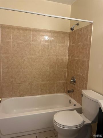 8456 Braddock Drive, University City, MO 63132