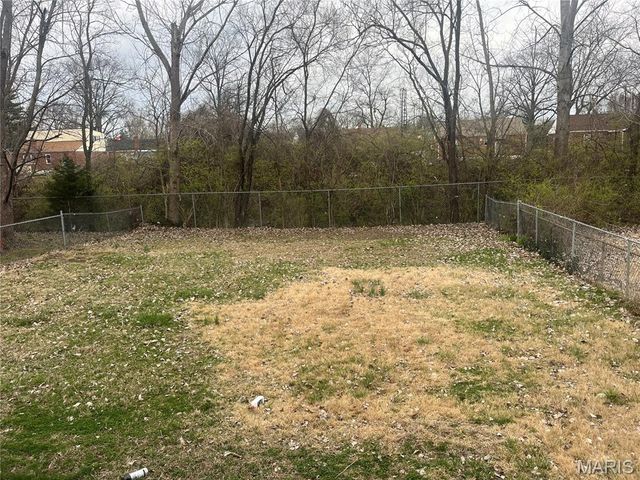 8456 Braddock Drive, University City, MO 63132