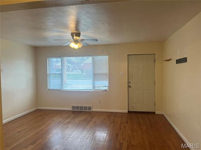 8456 Braddock Drive, University City, MO 63132