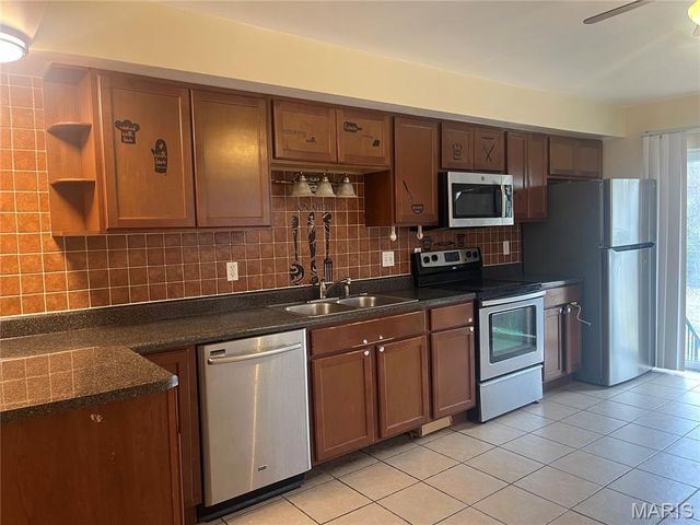 8456 Braddock Drive, University City, MO 63132