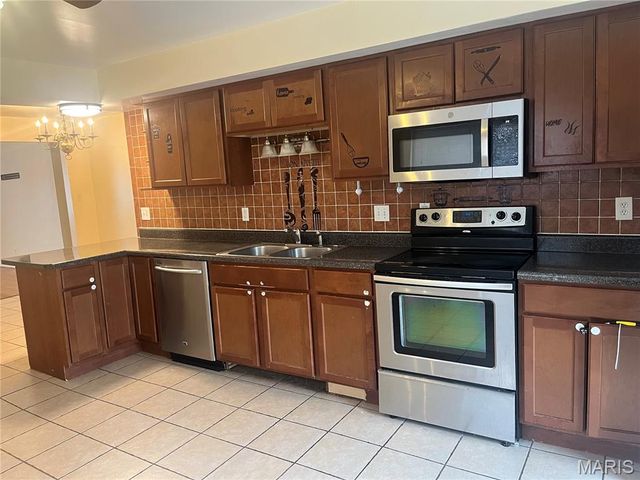 8456 Braddock Drive, University City, MO 63132