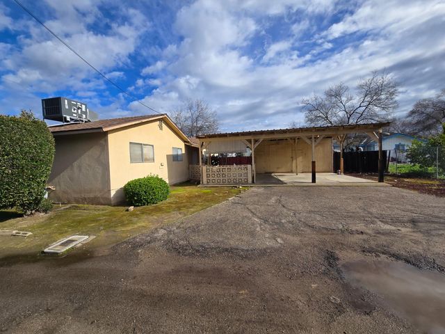 2222 11th Street, Reedley, CA 93654