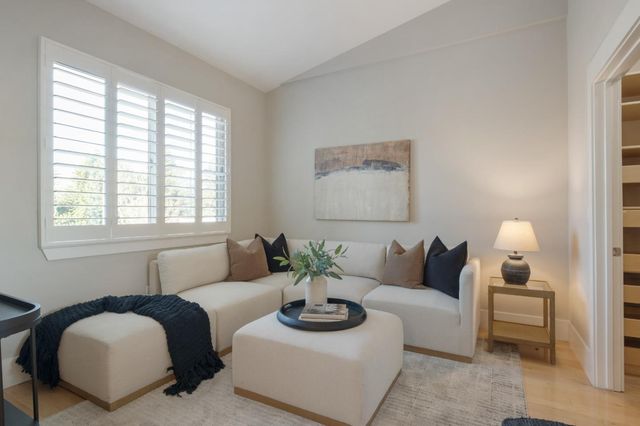 5100 El Camino Real 209, Los Altos, CA 94022