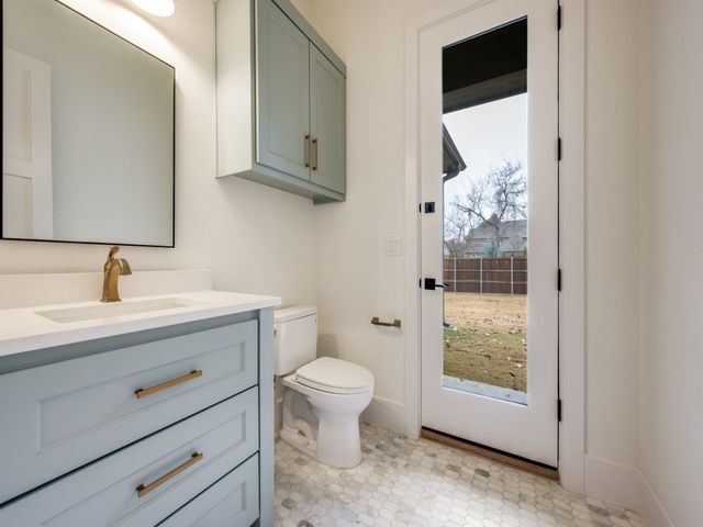 400 SARATOGA Drive, Denton, TX 76210