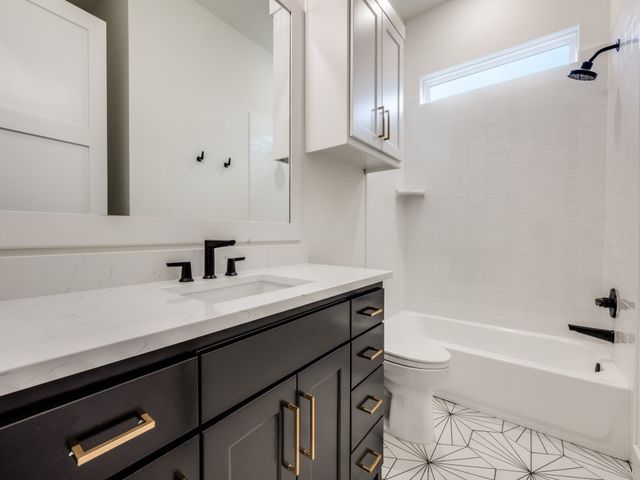 400 SARATOGA Drive, Denton, TX 76210