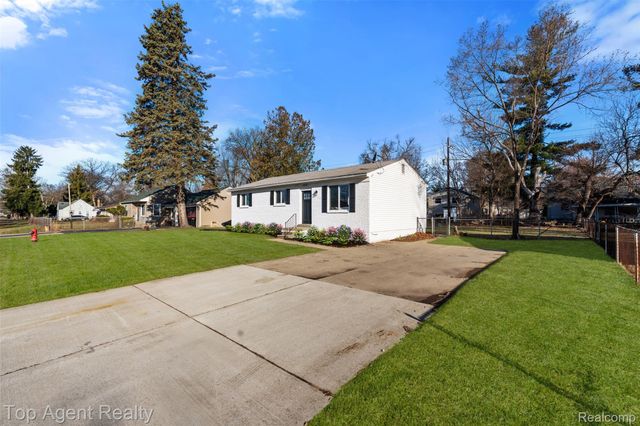20222 Westhaven Avenue, Southfield, MI 48075