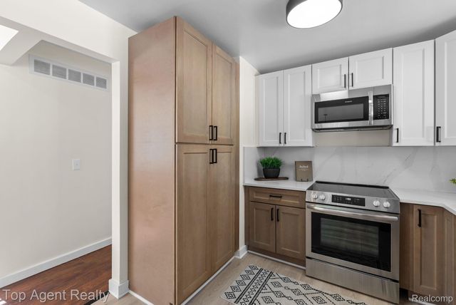 20222 Westhaven Avenue, Southfield, MI 48075