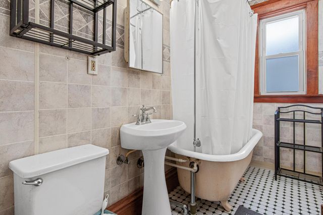 2012 4th Street NE, Minneapolis, MN 55418