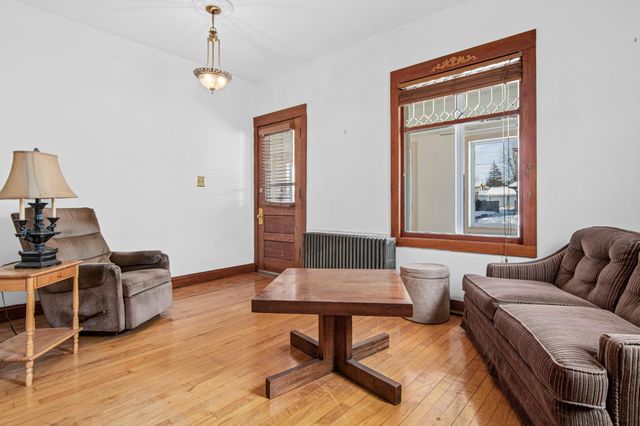 2012 4th Street NE, Minneapolis, MN 55418