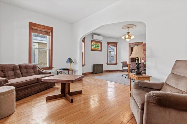 2012 4th Street NE, Minneapolis, MN 55418